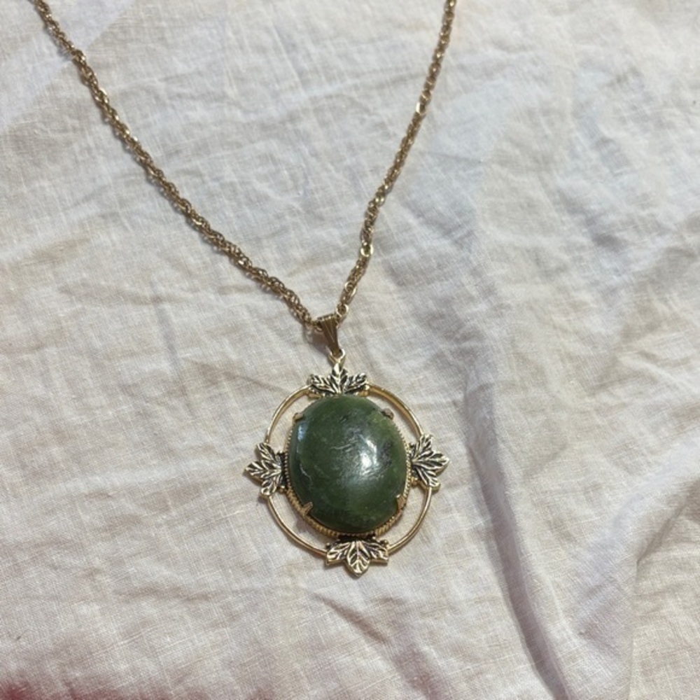 Vintage Elegant Gold and Green Pendant Necklace